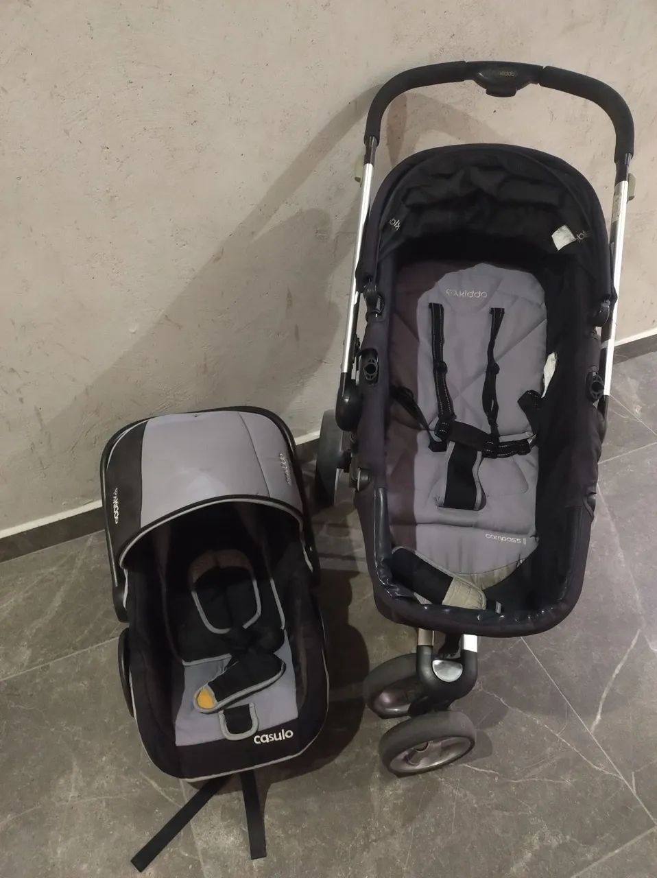 Carrinho de bebê e bebê conforto 