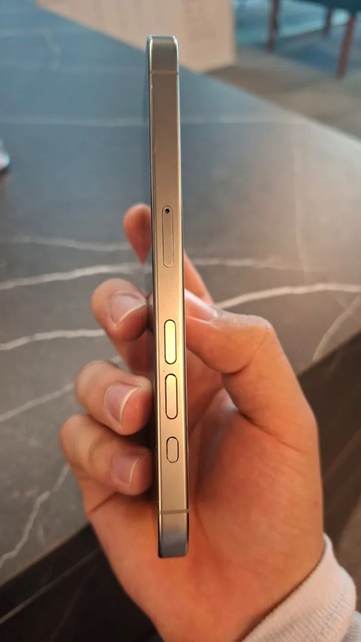 Iphone 15 Pro - Foto 3