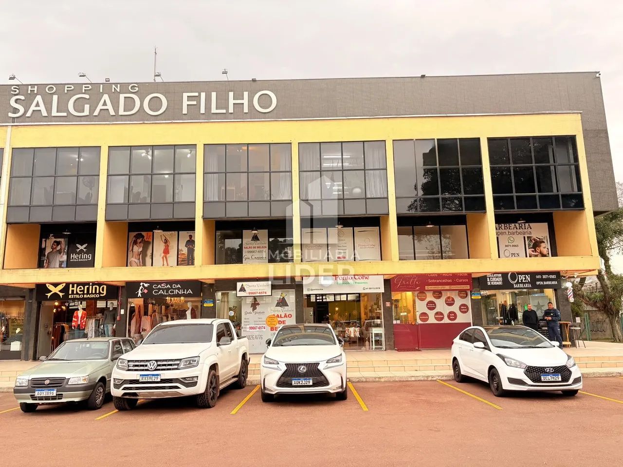 Excelente Sala Comercial no Uberaba  Condomínio Salgado Filho (C/ Estacionamento)