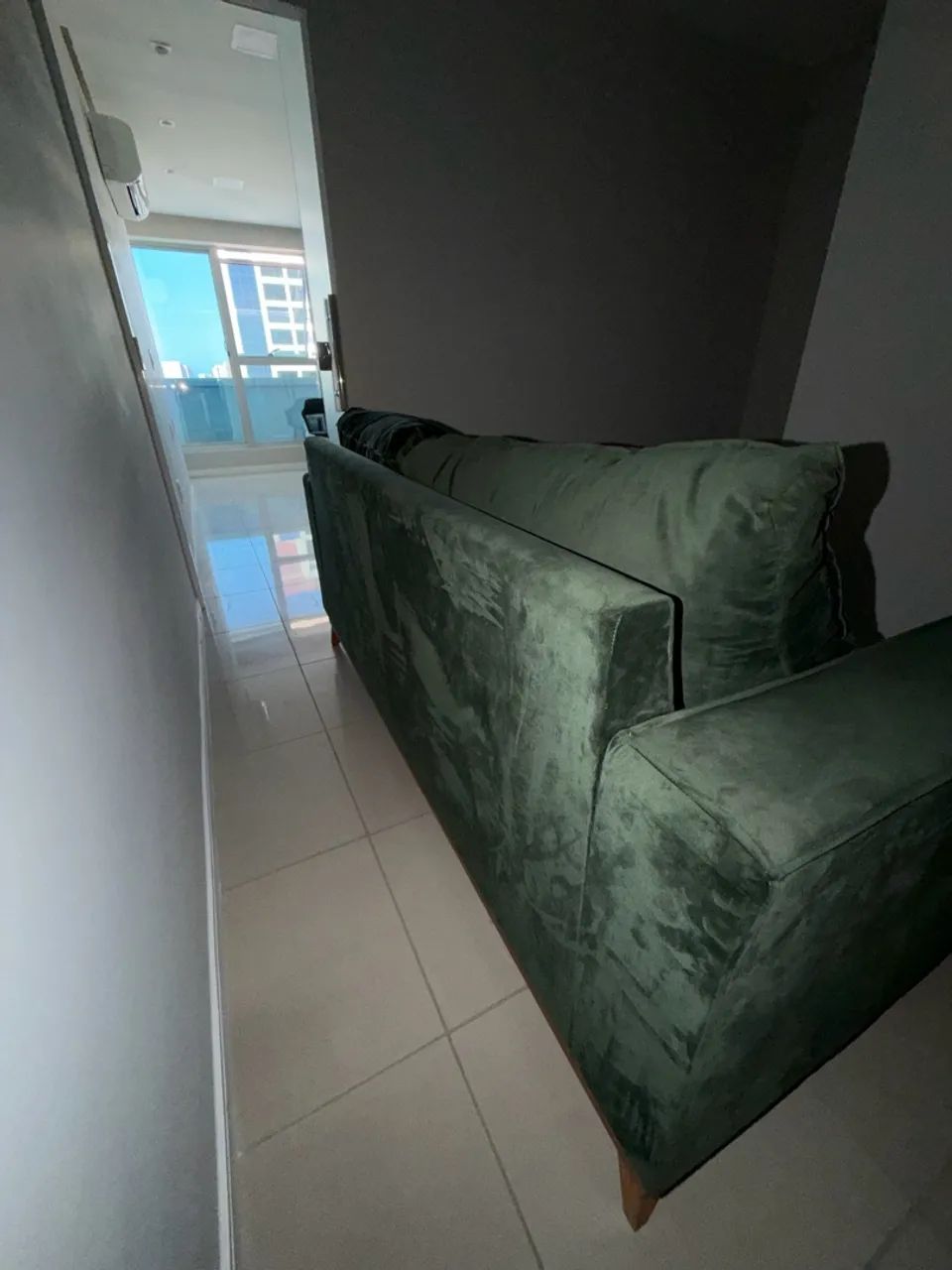 Sofá 2 Lugares Verde Escuro em Veludo - Moderno e Elegante - Foto 5
