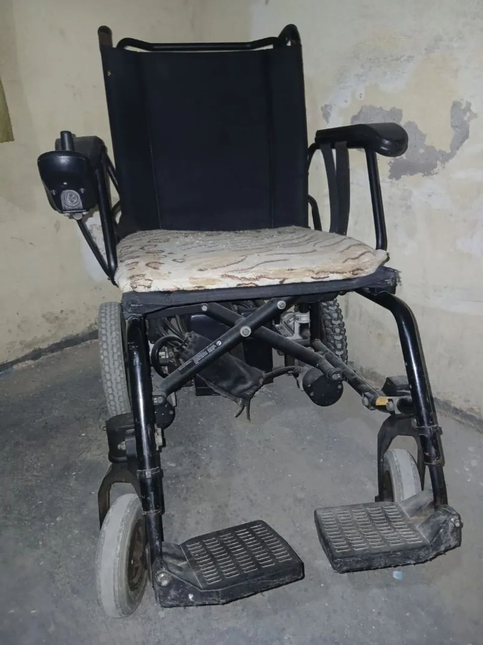 Cadeira de rodas motorizada 