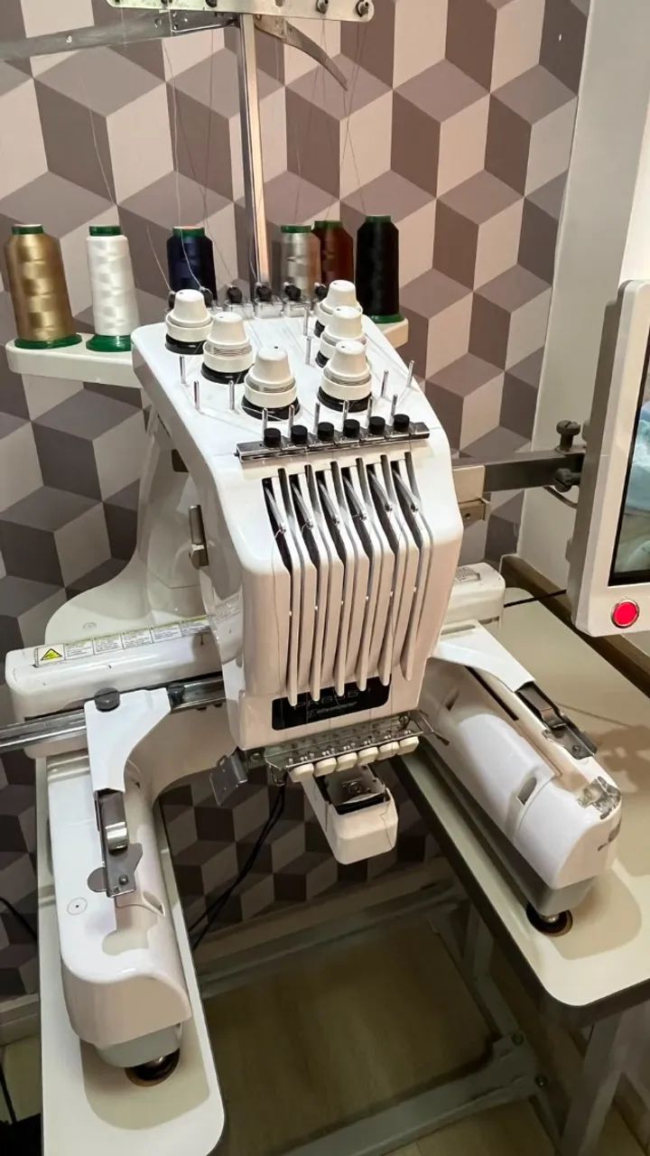 Máquina de Bordar Profissional Brother 6 agulhas PR650 - Foto 2