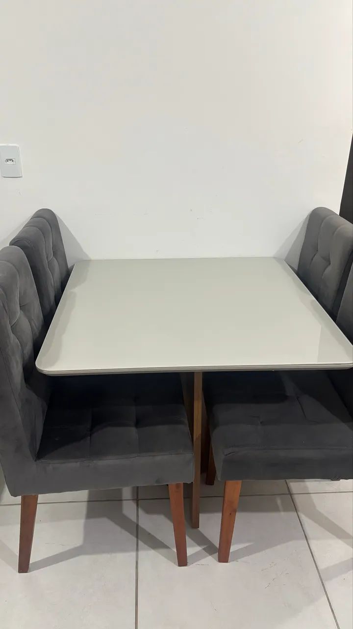 Mesa 4 cadeiras