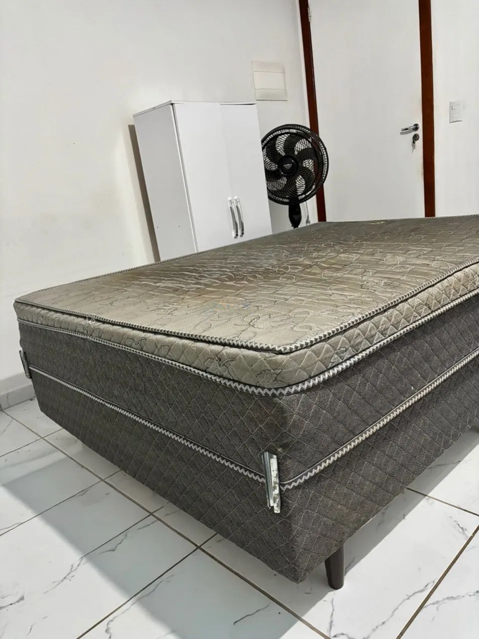 Vendo cama box conjugada, ótimo estado! 