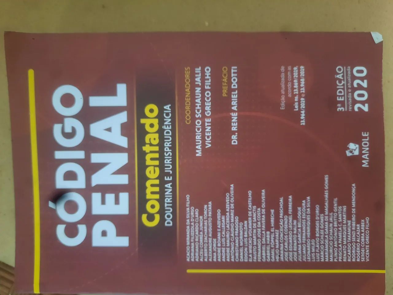 Livro Código Penal comentado 