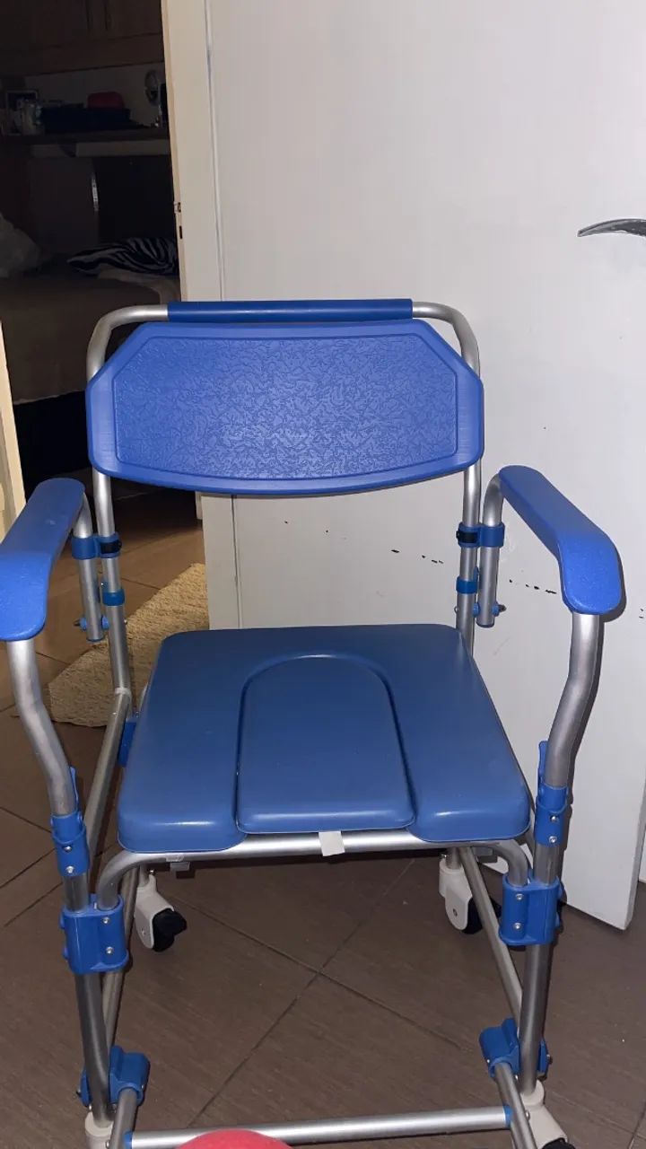 Vendo Cadeira de banho - Foto 2