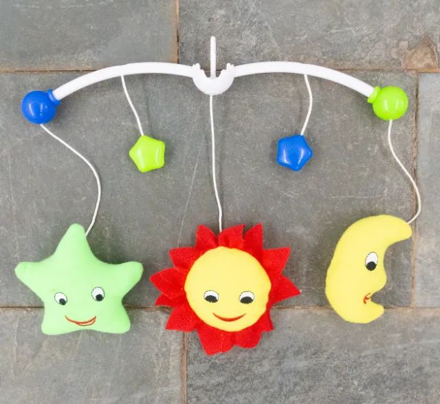 Mobile Musical Giratório Infantil para Berço Sol Braskit - Foto 4