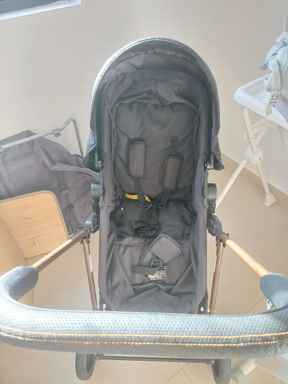 CARRINHO DE BEBE COM MOISES POUCO USADO - Foto 2