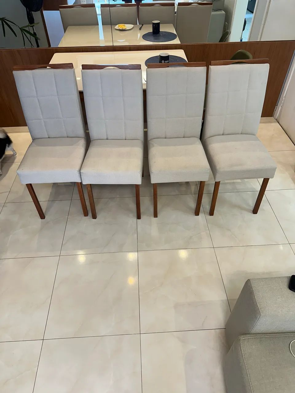Conjunto De 4 Cadeiras Em Madeira Maciça E Estofada Sophia