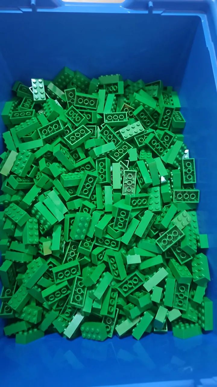 Lego 1000 bricks 2x4