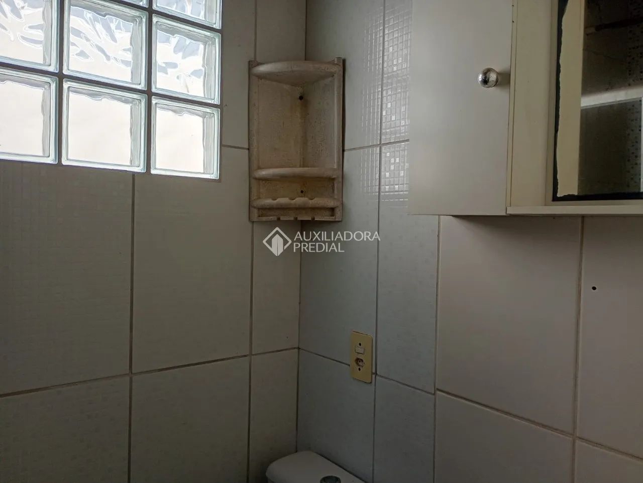 Casa 2 dormitórios com pátio no Morro das Pedras - Foto 2