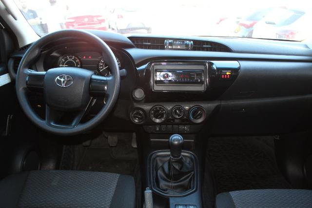 Ipva 2020 pago/Hilux 2017 /menos vidros eletricos / 4x4 / boa camionete / - Foto 4