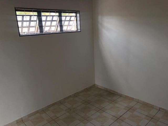 Alugo Casa 1 quarto - Nova Colina - 550,00 com garagem !!