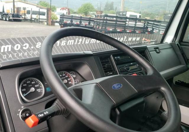 Ford Cargo 816 - Baú de 6m - Ar Condicionado - Foto 14