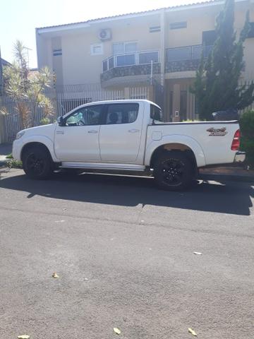 Vendo ou troco com urgência hilux 13/13 - Foto 2