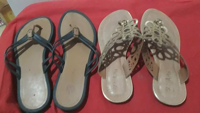 Duas sandalias rasteiras por 25 reais