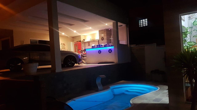 Casa a venda com piscina e área gourmet próximo ao park shopping
