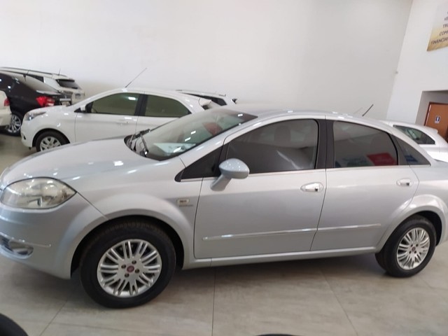 FIAT LINEA ESSENCE DUALOGIC 1.8 FLEX 16V 4P