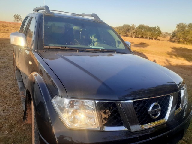 NISSAN FRONTIER LE