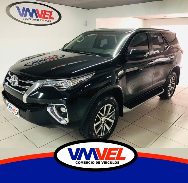 TOYOTA HILUX SW4 7 LUGARES 2020 BAIXO KM