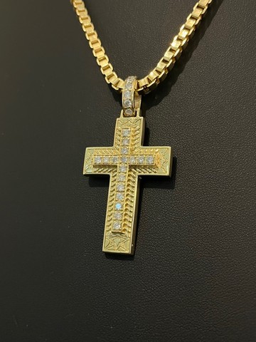 Pingente Crucifixo em Ouro 18K 750 com Diamantes - Foto 3
