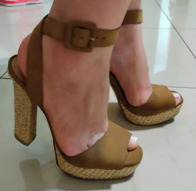  Sandália Schutz em Nobuck marrom  núm. 35