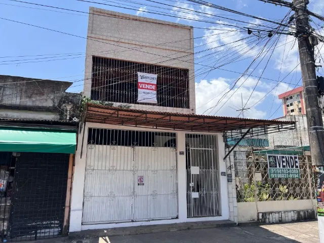 Venda - Casa de 02 Pavimentos - Com 350 m² (aproximadamente).