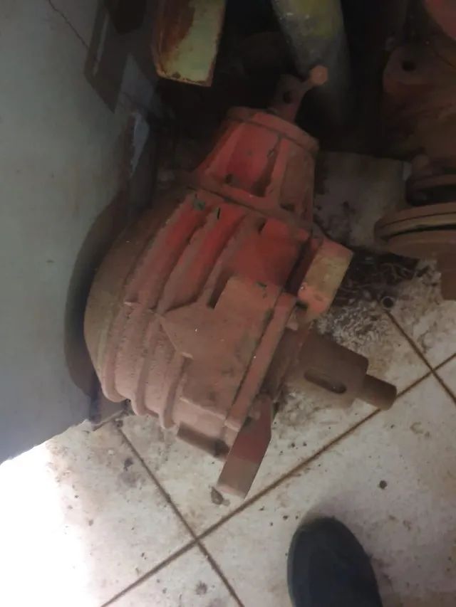 varias peças usadas para tratores e implementos agricolas - Foto 4