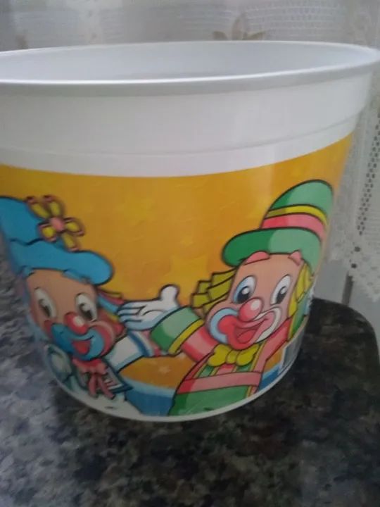 Pote de pipoca Paraty e Patatá.
