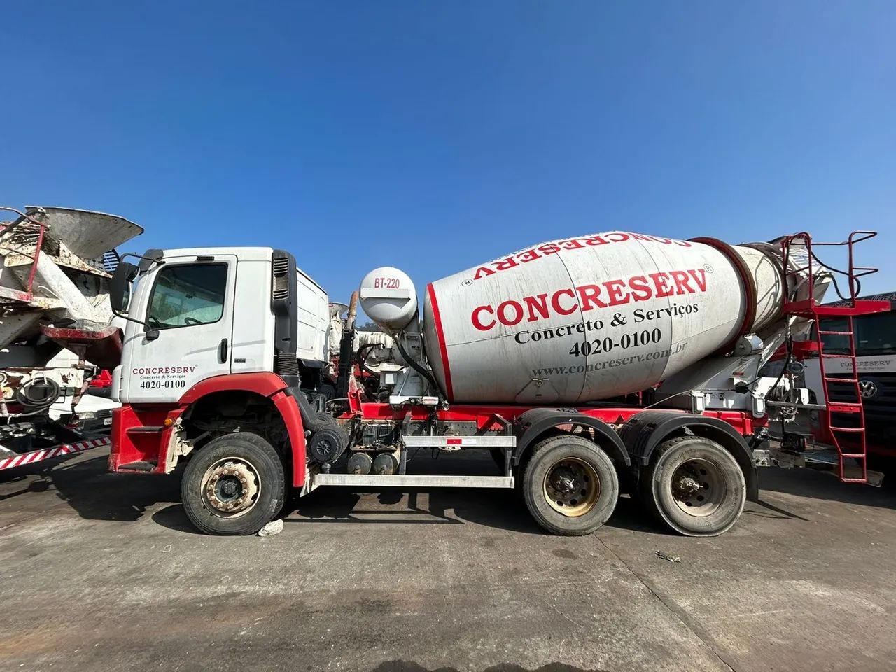 Caminhão betoneira VW 26.280 ano 2014/14 / Balão 8M Liebherr - Foto 2