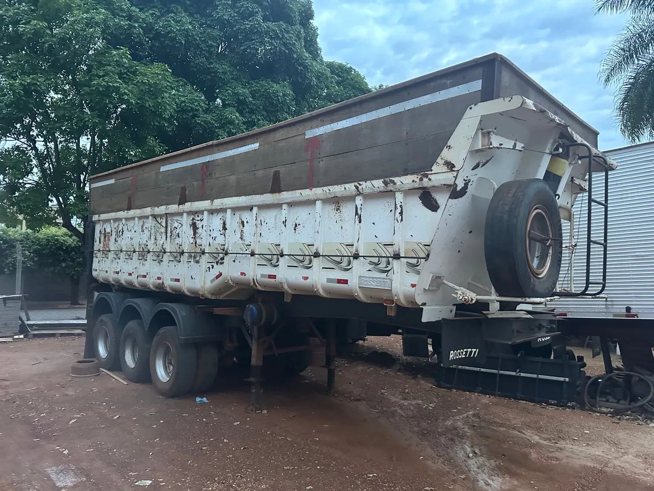 Caçamba 3 eixos rosseti ano 2006 - Foto 3