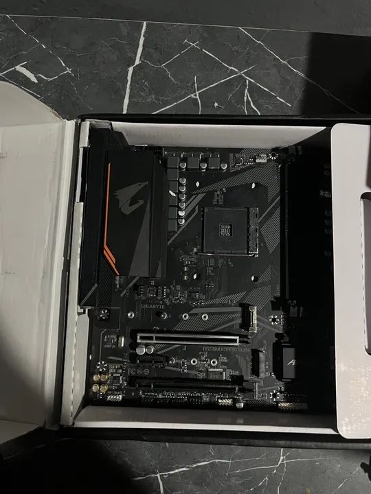 Placa mãe Gigabyte B550M AORUS Elite