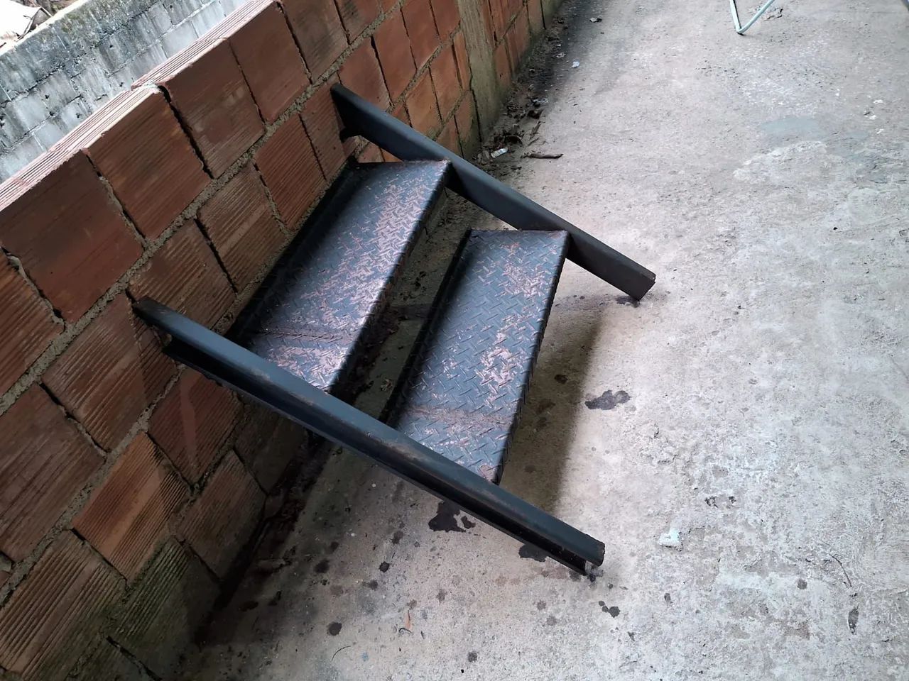 Escada ferro degrau porta janela  - Foto 2