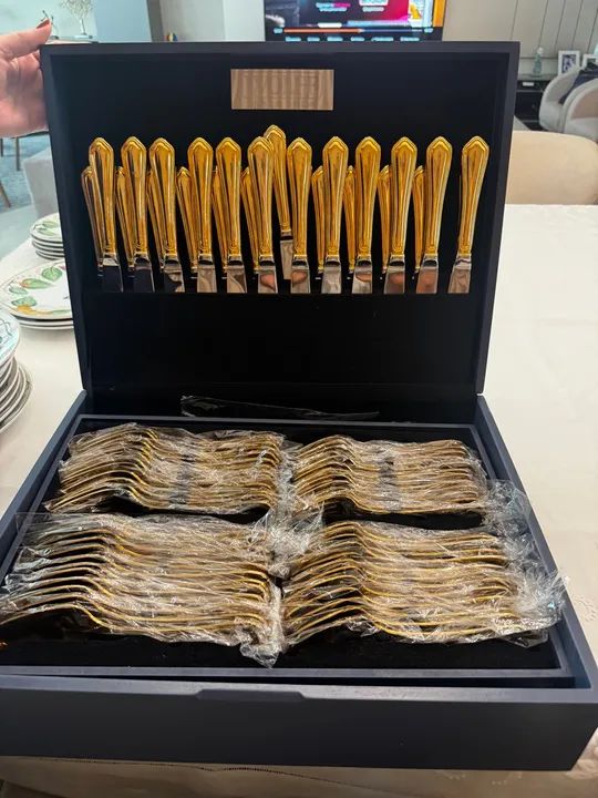 Conjunto de Talheres Dourados Wolf novo