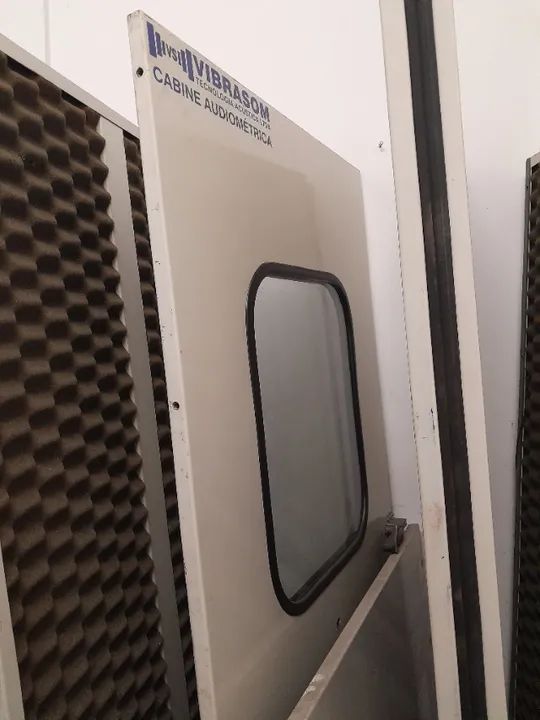 Cabine Audiométrica 910 x 910 x 1950mm Vibrason - usada