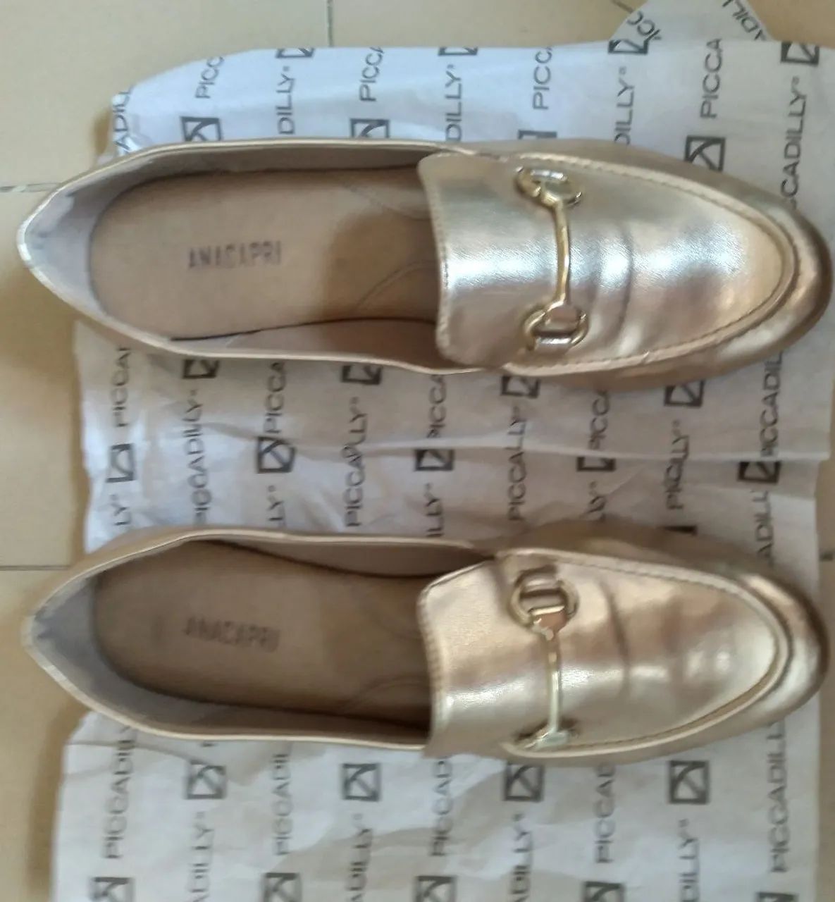 Mocassim dourado feminino - Foto 2