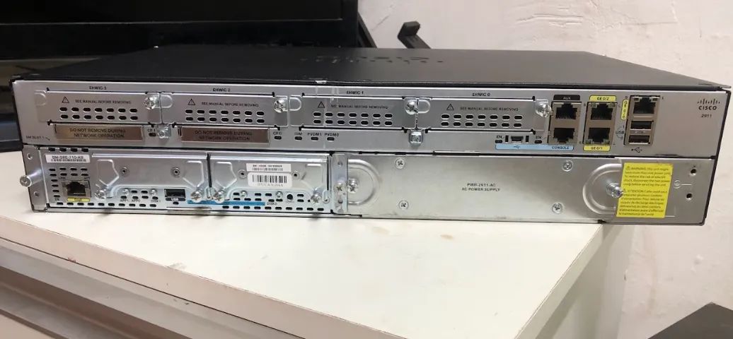 Roteador Cisco 2911 preto 2gb memória HD 500GB - Foto 3