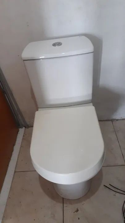 Vaso Sanitário com tampa automática em ótimo estado!