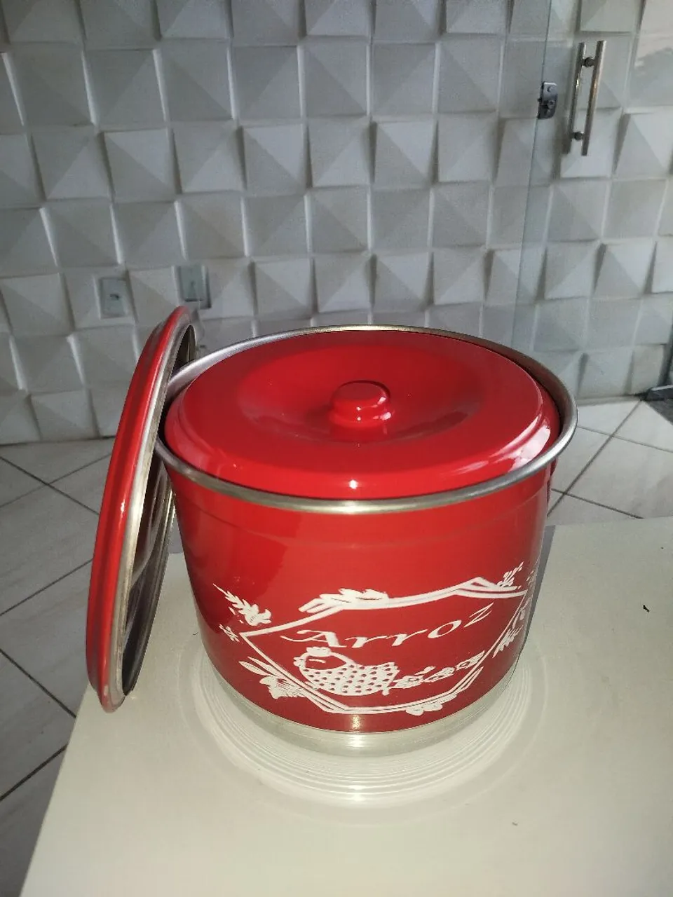 Pote Vermelho para Arroz com Tampa