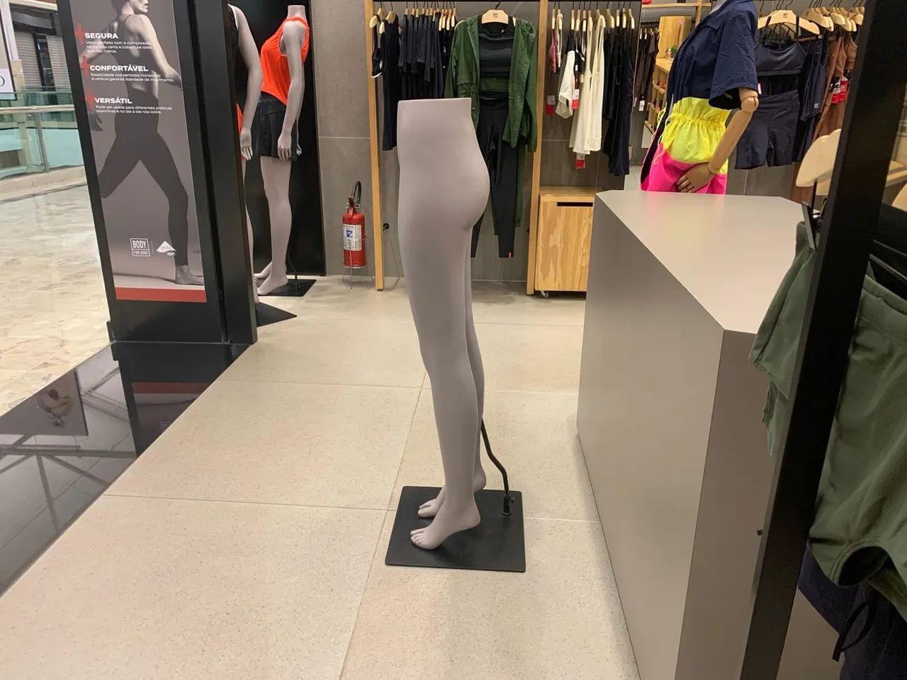Manequim Feminino / pernas