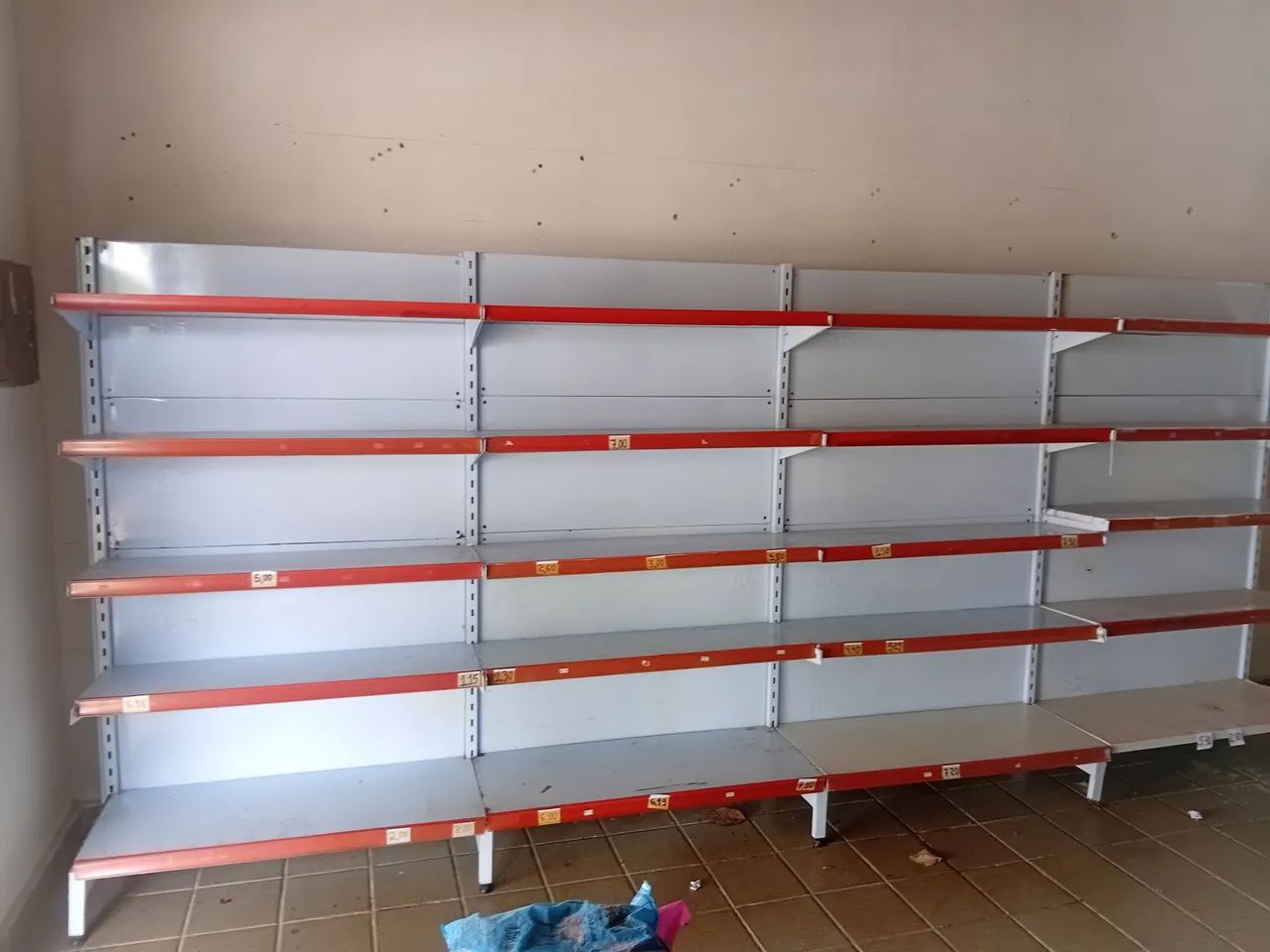 4 metros de gôndolas em ótimo estado 2200 - Foto 2