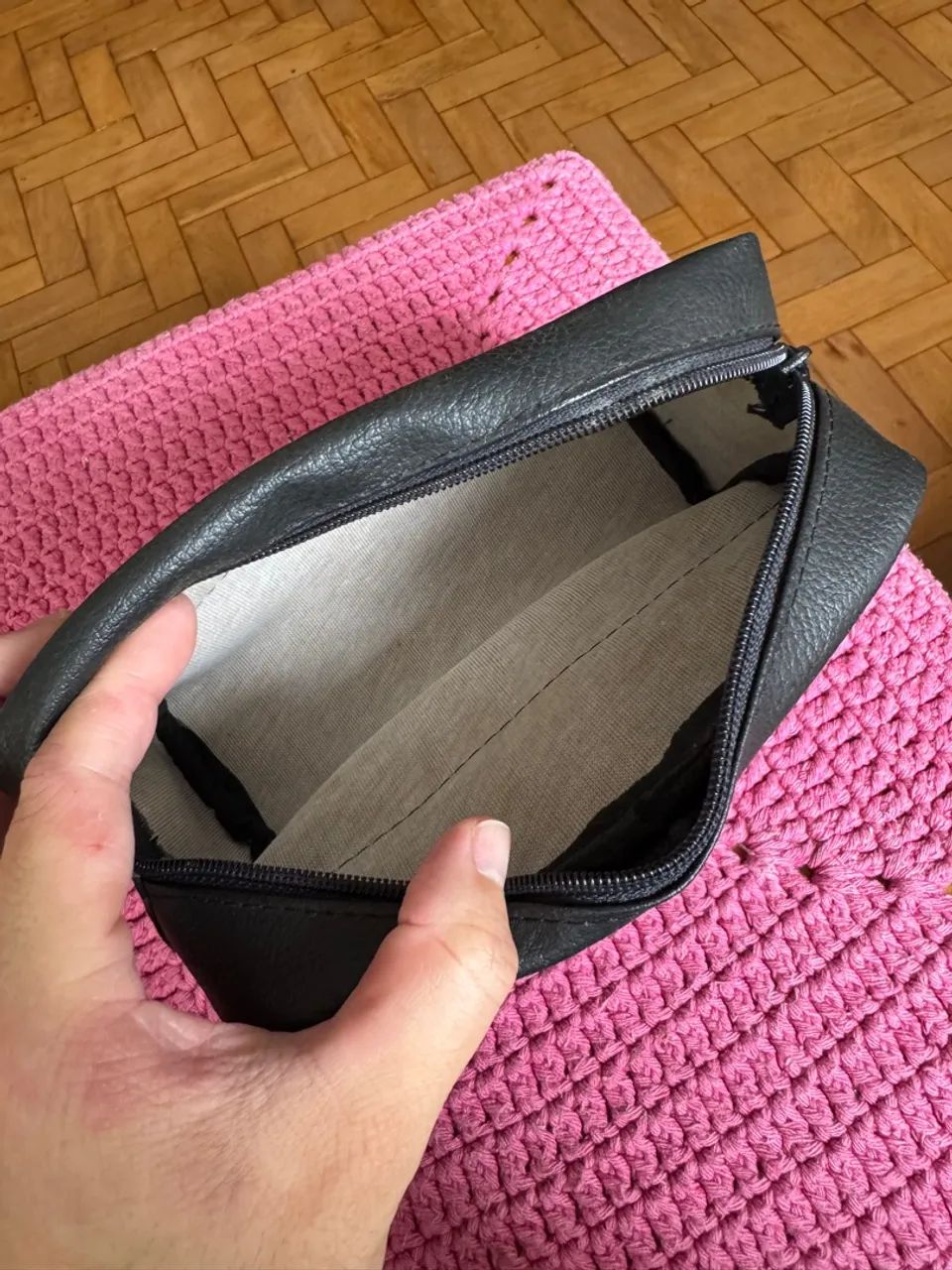 Necessaire com listras e detalhes dourados - Foto 3