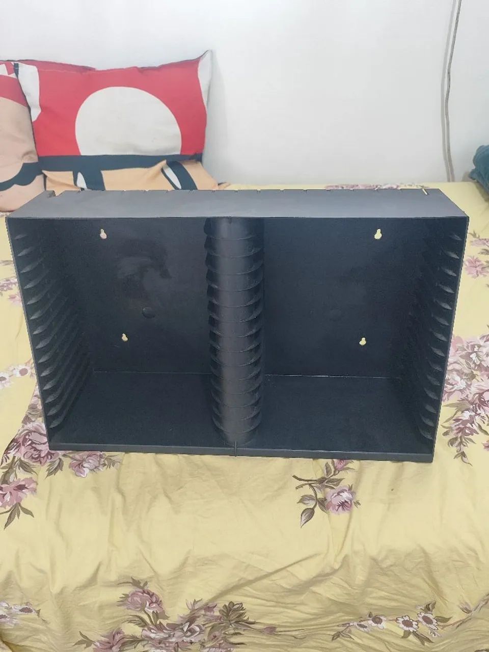 Porta dvd com capacidade de 30 unidades