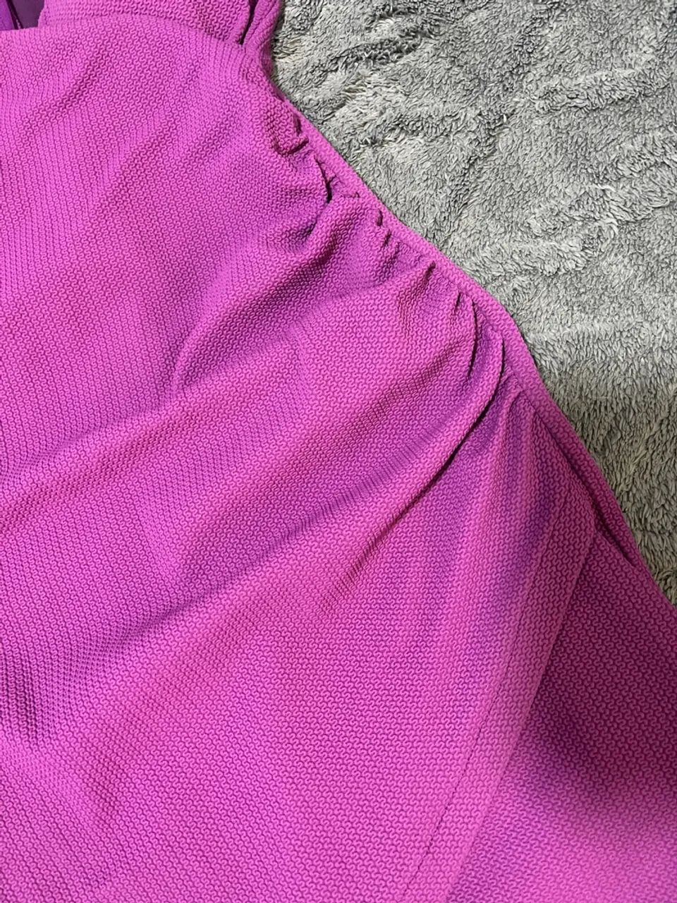 Vestido roxo com mangas bufantes - Foto 3