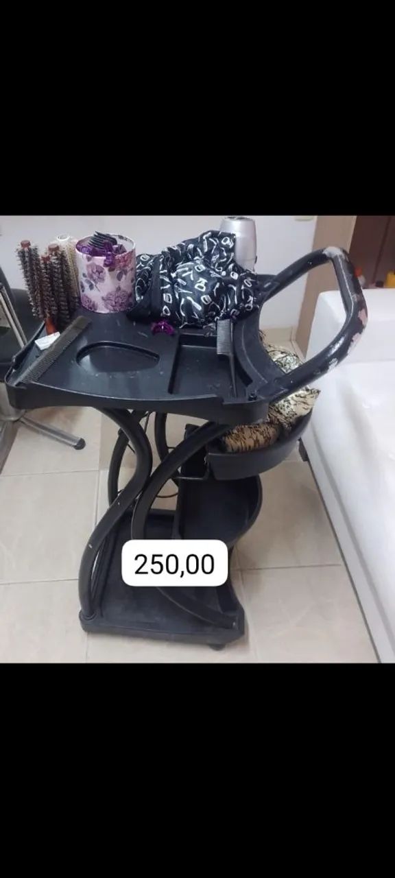 Cadeira de Barbeiro - R$ 500,00, lavatório RS 400,00 e carrinho auxiliar RS 250,00 - Foto 3