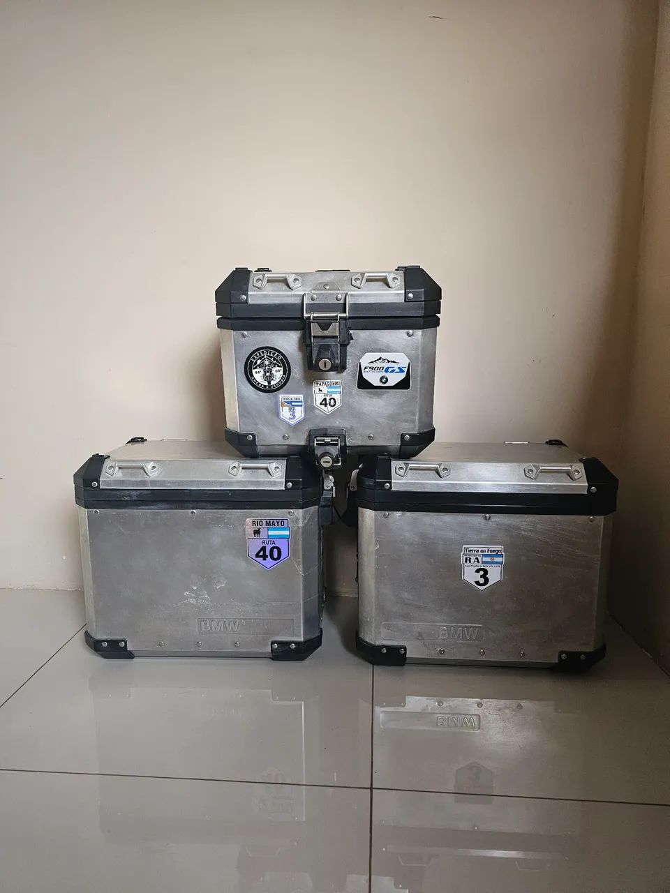 Baús laterais e top case para moto BMW