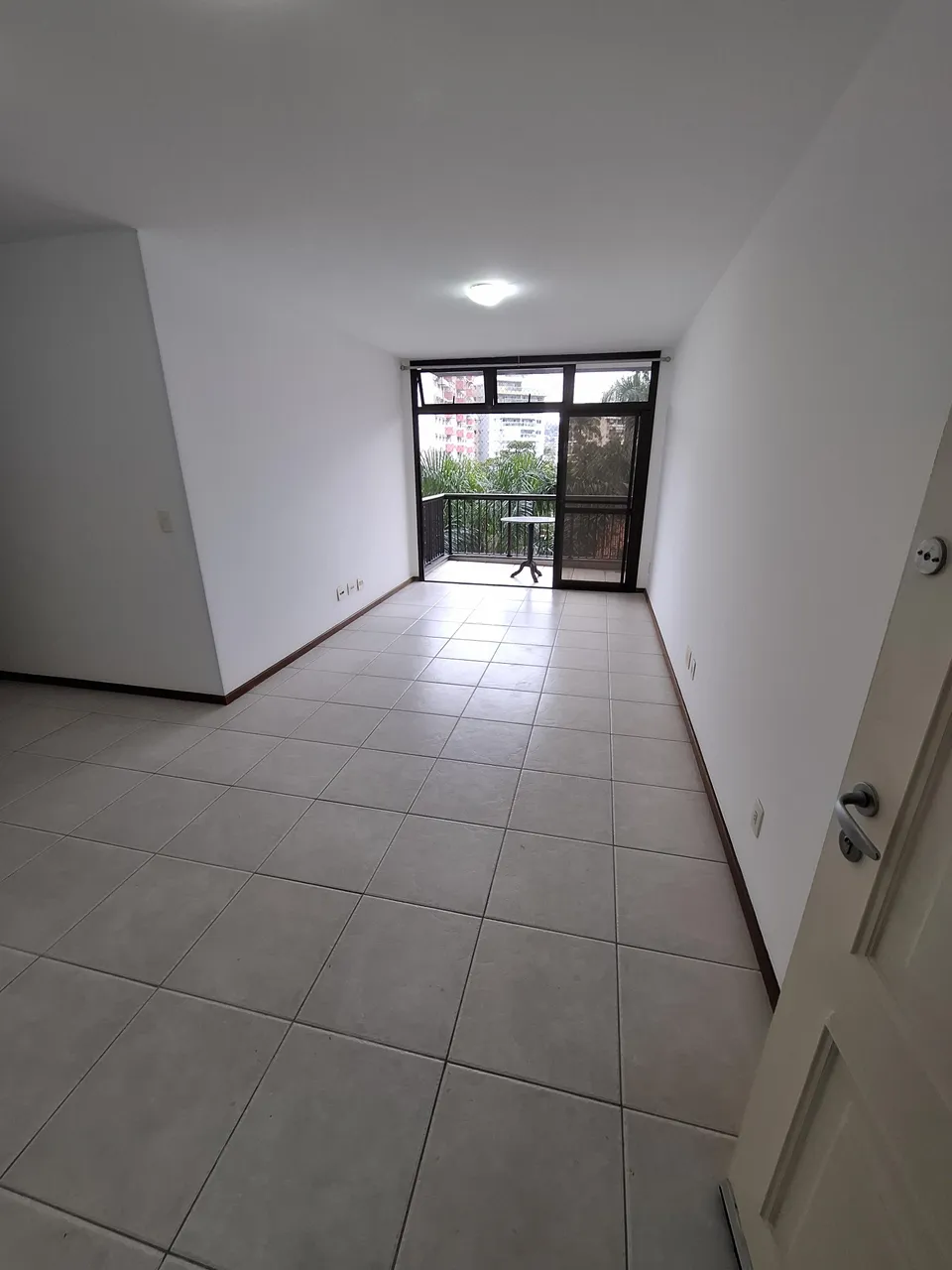Imóvel para aluguel possui 88 metros quadrados com 2 quartos em Santa Rosa - Niterói - RJ