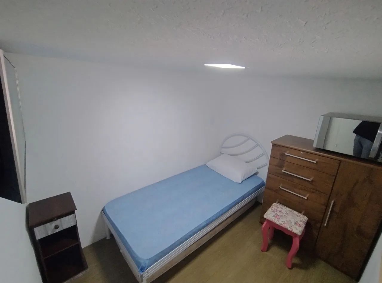 Quarto com banheiro mobiliado  - Foto 2