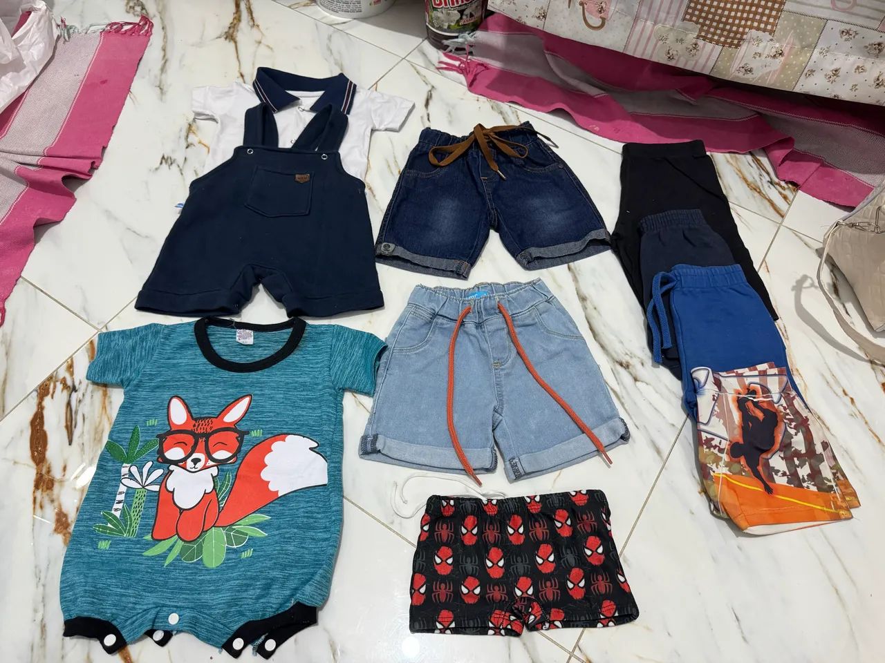 Lote de roupas de menino64840773111042120