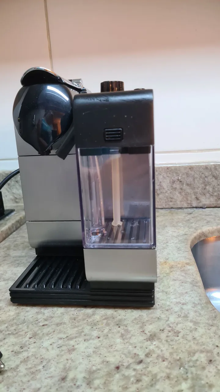 Cafeteira nespresso latissima usada